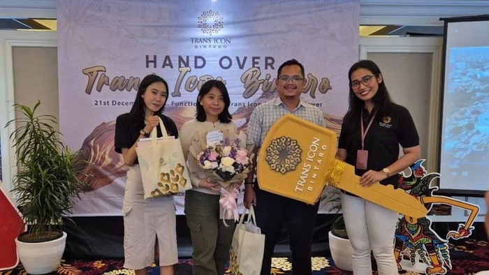 Acara serah terima Tower Manhattan Signiture di Transpark Icon Bintaro.