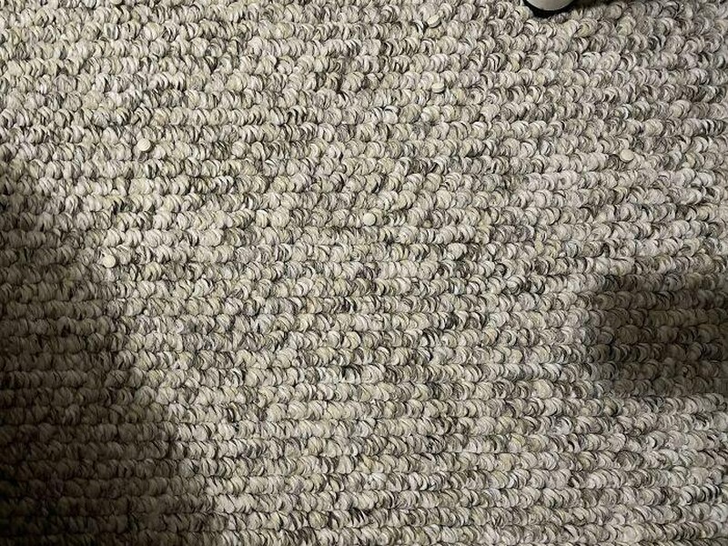 Ada-ada saja, bak bunglon, benda-benda ini bisa menyatu dengan lingkungan sekitar dengan sempurna lho. Kalian bisa melihatnya dengan jelas tidak nih?