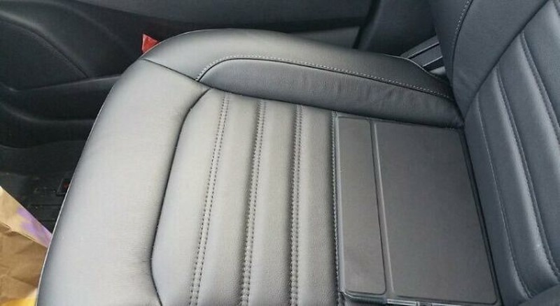 Ada-ada saja, bak bunglon, benda-benda ini bisa menyatu dengan lingkungan sekitar dengan sempurna lho. Kalian bisa melihatnya dengan jelas tidak nih?