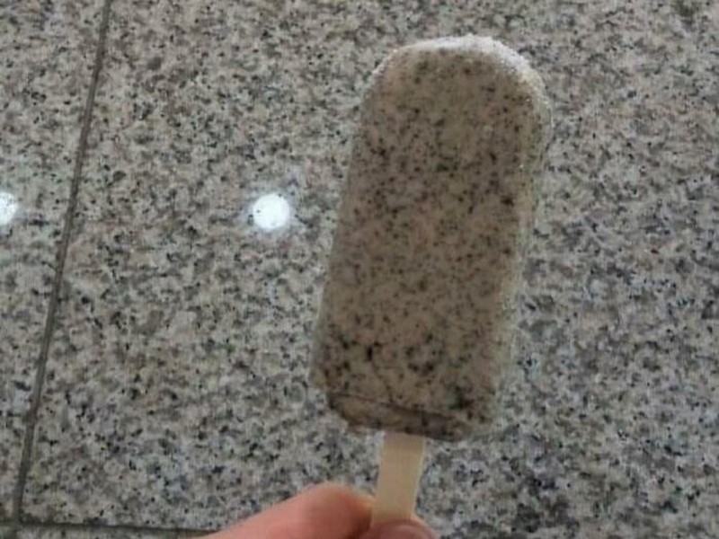 Ada-ada saja, bak bunglon, benda-benda ini bisa menyatu dengan lingkungan sekitar dengan sempurna lho. Kalian bisa melihatnya dengan jelas tidak nih?