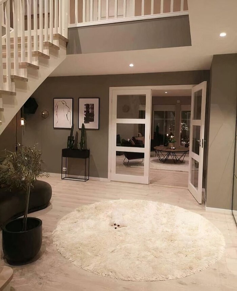 Ada-ada saja, bak bunglon, benda-benda ini bisa menyatu dengan lingkungan sekitar dengan sempurna lho. Kalian bisa melihatnya dengan jelas tidak nih?