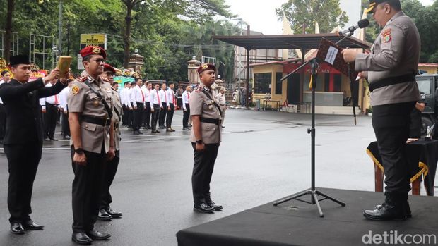 AKBP Andri Kurniawan diangkat dalam jabatan baru sebagai Kasatresnarkoba Polres Metro Jakarta Selatan.