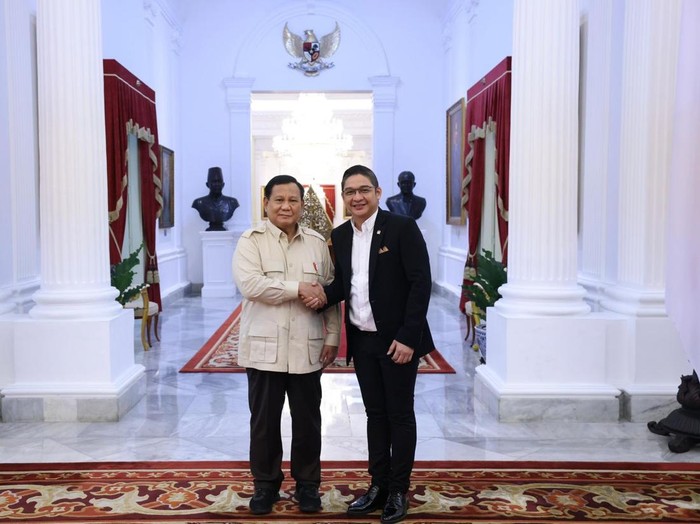 Anggota DPR dari Partai Amanat Nasional (PAN) Sigit Purnomo atau Pasha Ungu