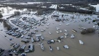Sebagian besar Inggris Raya mengalami angin kencang dan hujan deras sejak sebelum Tahun Baru 2025. Sejumlah daerah dilaporkan mengalami banjir besar sejak awal tahun.