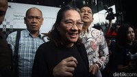 Agustiani meninggalkan Gedung Merah Putih KPK usai menjalani pemeriksaan, Rabu (8/1/2025).
