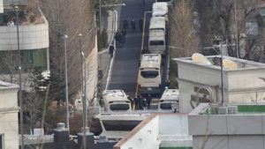 Deretan Bus Halangi Gerbang Masuk Kediaman Presiden Korsel Yoon Suk Yeol