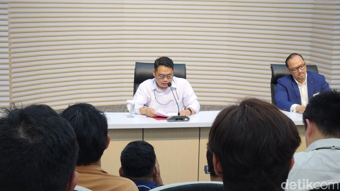 Direktur Penyidikan KPK Asep Guntur Rahayu dan Jubir KPK Tessa Mahardika