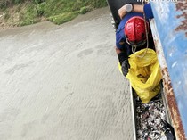 Misteri Pembuang Limbah Medis di Jembatan Perbatasan Karawang-Bekasi