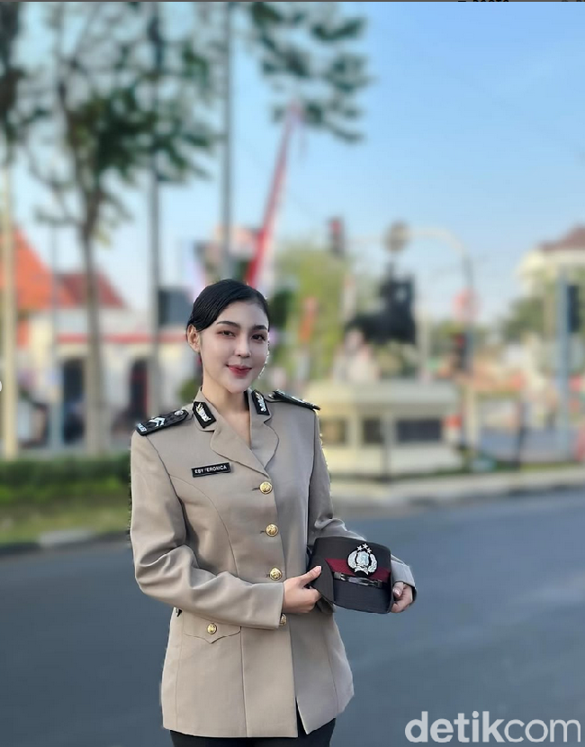 Wanita kelahiran 24 Juni 1997 ini berasal dari Bengkulu. Saat ini bertugas di Surabaya, Jawa Timur. Foto: Dok. Instagram @kinen_bhy.