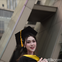 Belum lagi sekarang masyarakat menganggap Polri instansi yang berisi oknum tidak baik, sampai Polri yang baik tidak dilihat oleh masyarakat. Saya ingin setidaknya bekerja dengan ikhlas agar tugas besar ini bisa saya pertanggung jawabkan di akhirat nanti, lanjutnya. Langkah Eby menjadi Polwan mendapatkan dukungan penuh dari kedua orang tua. Orang tua sangat mendukug karena orang tua saya juga ingin saya jadi Polwan. Papa saya kontraktor, mama saya ibu rumah tangga, jelas Eby. Foto: Dok. Instagram @kinen_bhy.