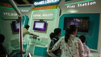 Traveler harus tahu nih aturannya, tidak boleh makan dan minum, harus bermain secara bergantian dan kembalikan peralatan game ke tempatnya jika sudah selesai bermain.
