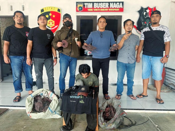 Hendra Sugianto (39) ditangkap usai membobol 9 sekolah dan mencuri kabel tembaga.
