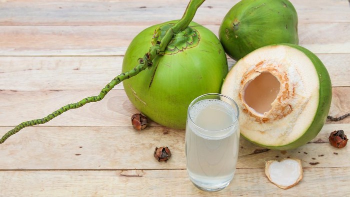 Ilustrasi air kelapa muda