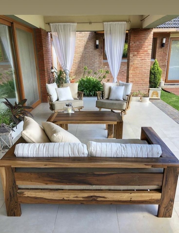 Contoh desain tiang teras rumah.