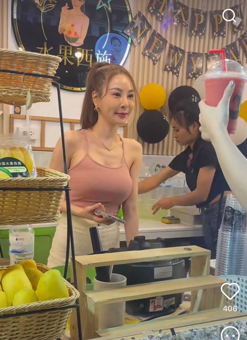Jualan Tak Laku, Akhirnya Penjual Jus Cantik Layani Foto Bareng