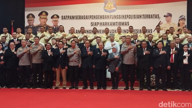 Kakorbinmas Baharkam Polri Irjen Pol Edy Murbowo menghadiri HUT ke-44 Satpam.