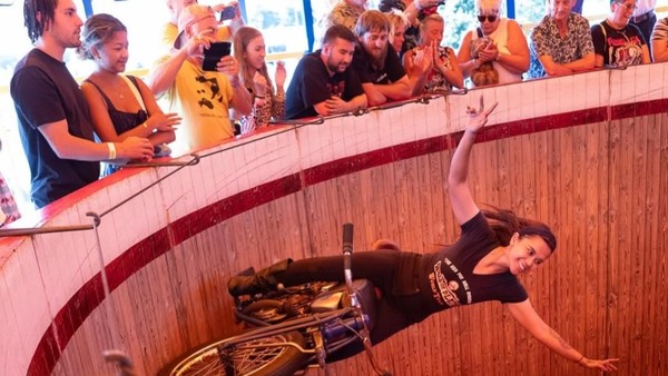 arman ayolining soqollanmagan mushuki Qattiq sikishda katta dumba bilan xotinlar