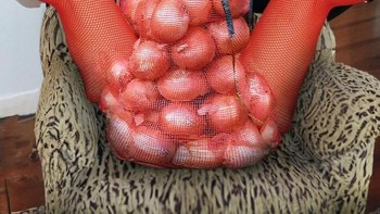 Tubuh manusia berbentuk karung bawang. Foto: Instagram.com/selftasy