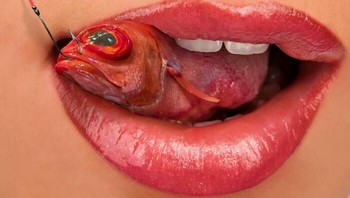 Lidah berbentuk ikan. Foto: Instagram.com/selftasy