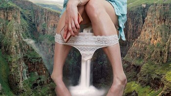 Ketika iar terjun dipadukan dengan orang buang air kecil. Foto: Instagram.com/selftasy