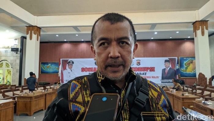 Kepala Satuan Tugas (Kasatgas) Korsup V KPK Dian Patria saat berkunjung di Aula Bupati Lombok Barat, Rabu (8/1/2025).