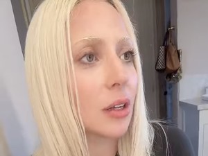 Wajah Pucat Lady Gaga Tanpa Makeup dan Alis Beruban, Hampir Tak Dikenali