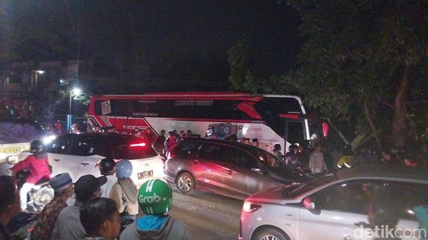 Laka Bus di Kota Batu