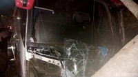 Saat ini petugas Satlantas Polres Batu sudah berada di lokasi untuk melakukan evakuasi sekaligus melakukan pendalaman terkait peristiwa kecelakaan tersebut.