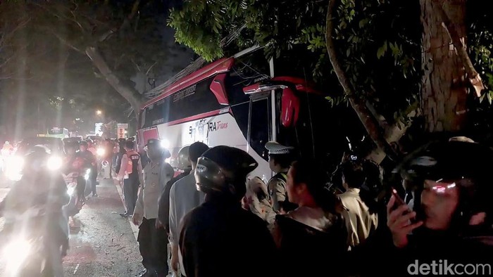 Laka Bus di Kota Batu