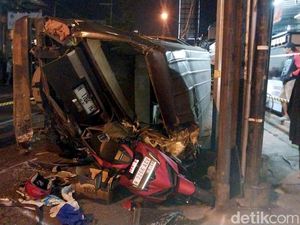 Laka Ngeri di Batu Jatim, Bus Tabrak Mobil-Motor Tewaskan 4 Orang