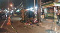 Akibatnya bus menerjang sejumlah mobil dan motor hingga Jalan IR Soekarno.