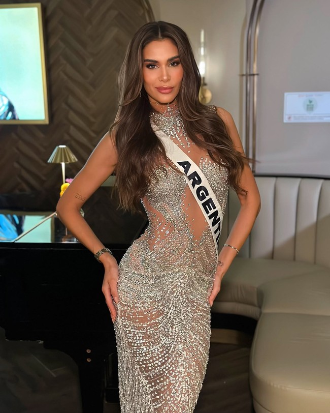 Tentu saja pernyataan-pernyataan Magali menuai kontroversi. Tak butuh waktu lama, MOU langsung mengambil langkah untuk memberhentikannya. Dalam rilisnya, organisasi mengatakan jika para dewan sudah membuat keputusan untuk mencopot gelar Miss Universe Argentina.Foto: Instagram Magali Benejam