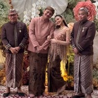 Setelah beberapa waktu lalu akhirnya mengumkan kabar bahagia kehamilannya, pasangan Mahalini dan Rizky Febian kini menggelar tasyakuran 7 bulanan untuk calon anak pertamanya tersebut. Momen tasyakuran 7 bulanan itu kemudian dibagikan ke akun Instagram masing-masing. Foto: Instagram