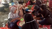 Makanan yang didistribusikan berjumlah 12.600 kotak. Di mana di masing-masing kotak berisi nasi, sayur, buah dan daging. Dan dibagikan ke 16 sekolah di Jember.