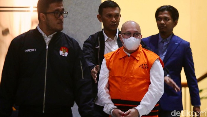 Mantan Dirut Taspen Ditahan KPK KPK resmi menahan Mantan Dirut Taspen Antonius NS Kosasih (AK), Jakarta, Rabu (8/1/2024). Antonius Kosasih resmi ditahan KPK dalam kasus dugaan korupsi investasi fiktif di PT Taspen pada 2019.