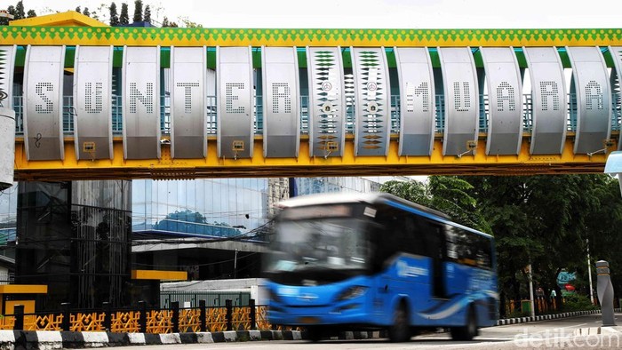 JPO Sunter Muara menjadi ikon baru dengan desain yang merepresentasikan budaya lokal dan modernitas Jakarta. Yuk lihat.
