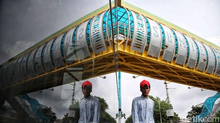 JPO Sunter Muara menjadi ikon baru dengan desain yang merepresentasikan budaya lokal dan modernitas Jakarta. Yuk lihat.