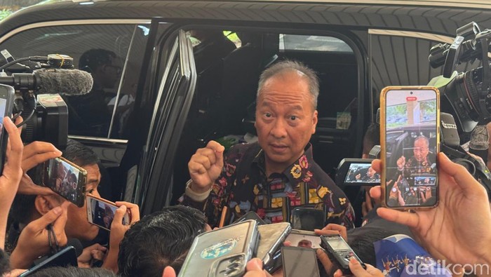 Agus Gumiwang Kartasasmita, Menteri Perindustrian