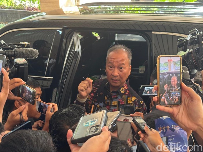 Agus Gumiwang Kartasasmita, Menteri Perindustrian