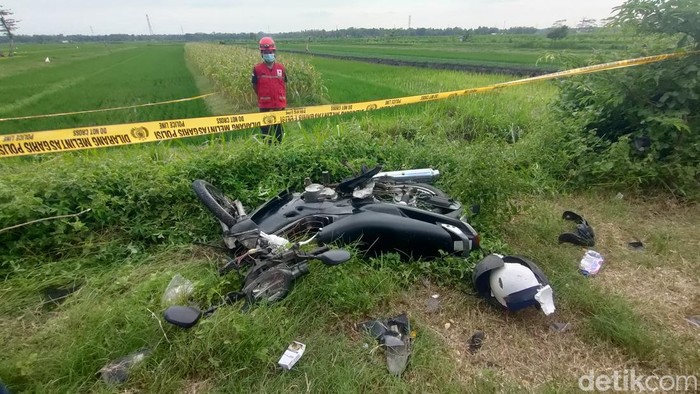 Motor milik petani yang tertabrak bus Murni Jaya di Panjatan Kulon Progo, Rabu (8/1/2025).