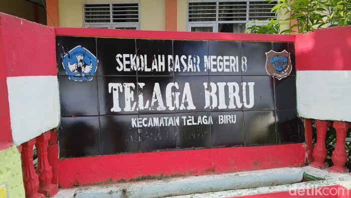 Orang tua siswa mengeluhkan pungli kursi-meja di SDN Telaga Biru Gorontalo. Apris Nawu/detikcom