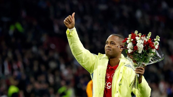 AMSTERDAM, NETHERLANDS - NOVEMBER 17: Patrick Kluivert of Ajax Legends  during the    match between Ajax Legends v Real Madrid Legends at the Johan Cruijff Arena on November 17, 2024 in Amsterdam Netherlands (Photo by Jeroen van den Berg/Soccrates/Getty Images)
