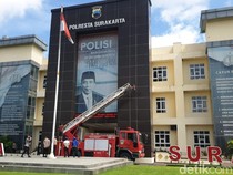 Kala Jokowi Bilang Tak Tahu Ada Poster Jumbo Fotonya di Polresta Solo