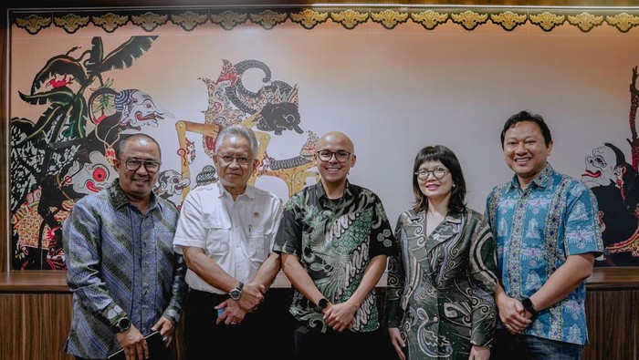 Pendiri YPKBI Dirgayuza Setiawan mengatakan penerapan kurikulum IB diploma di SMA Taruna Kemala Bhayangkara untuk mencetak kader bangsa yang unggul.