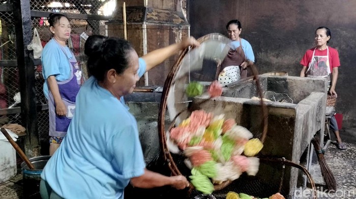 Pengolahan kerupuk Abang Ijo di Bojonegoro