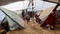 Awalnya mengungsi dari Beit Lahiya, seperti banyak warga Palestina lainnya di Gaza, Obaid dan keluarganya harus pindah beberapa kali sejak perang dimulai pada 7 Oktober 2023.