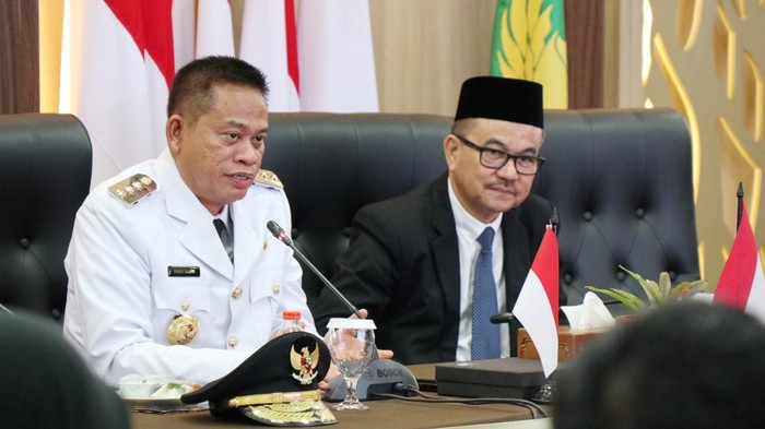 Pj Gubernur Sulsel Fadjry Djufry bersama Sekda Sulsel Jufri Rahman.