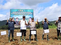 Polda Kalsel Tanam Rumput Pakan Ternak Seluas 4 Hektare demi Ketahanan Pangan