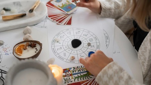 Ramalan zodiak hari ini, minggu ini, bulan ini, atau tahun ini