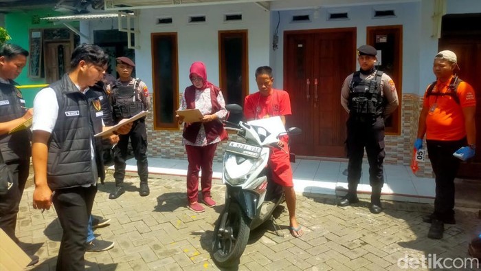 Rekonstruksi pembunuhan bos travel Pasuruan